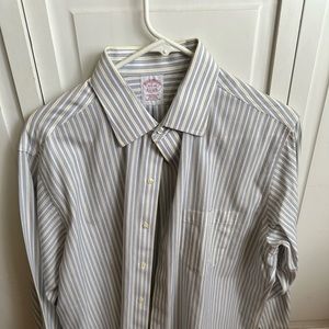 Brooks Brothers dress shirt.  Traditional fit.  Non iron 15 1/2 34